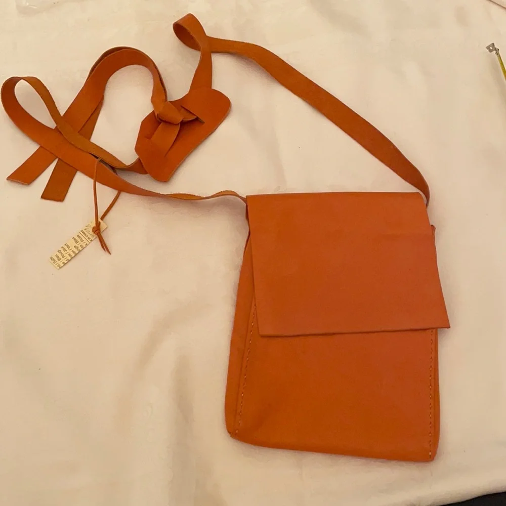 Unique artisan created leather purse (OLCC-AF)